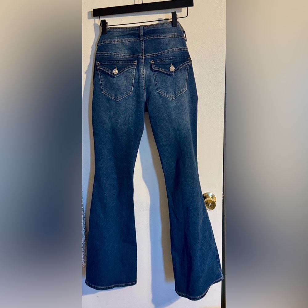 Low rise bell bottom jeans ($70retail) Cute!